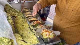 Poha Served in Leaf Plate  Gwaliors Famous Panwadi Poha  Indian Street Food [upl. by Tur]