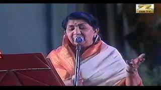 Tu Mere Saamne Lata Mangeshkar Udit Narayan Hyderabad Concert [upl. by Hamrah]