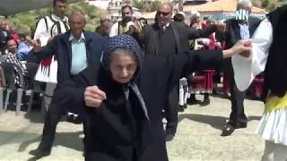 100 year old Yiayia dances Tsamiko on Easter Sunday in Nafpaktos [upl. by Cadmann244]