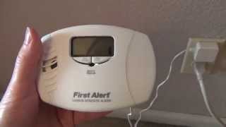 First Alert CO615 Carbon Monoxide Alarm PlugIn with Battery Review [upl. by Olpe880]