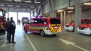 Uitruk brandweer Antwerpen gefilmd vanuit de kazerne 15042017 [upl. by Carberry836]